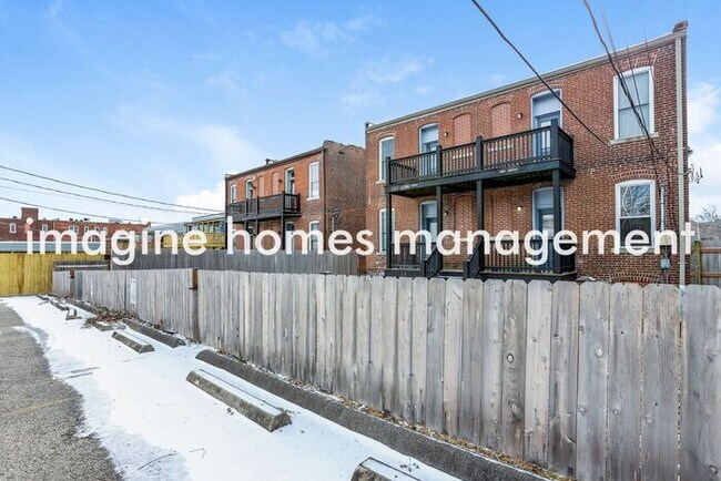 Building Photo - Pet-Friendly 2 Bedroom Apartment in St. Louis