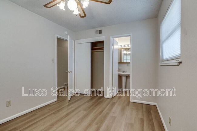 Building Photo - 1805 Melody Dr