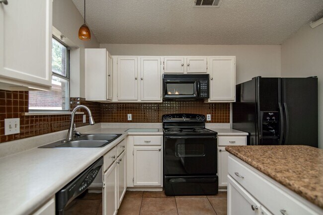 Building Photo - Great Home in Mansfield, Tx