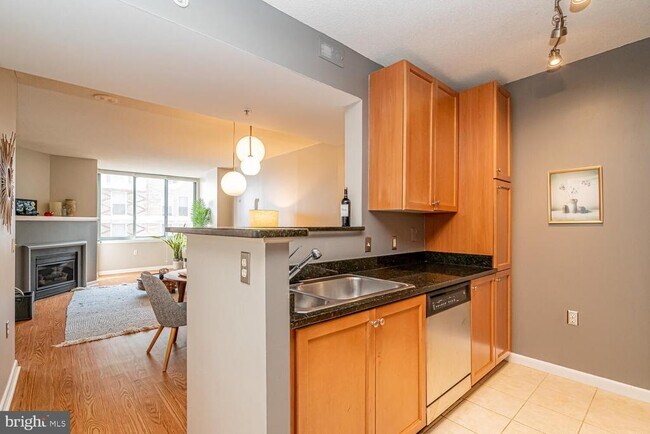 Building Photo - 851 N Glebe Rd