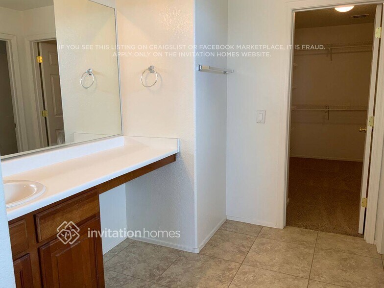 Building Photo - 4821 E Meadow Mist Ln