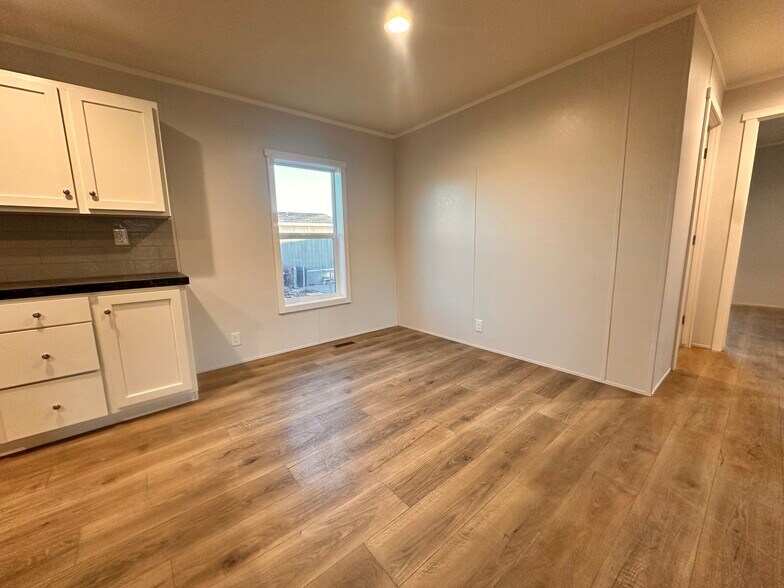 Building Photo - 18 Jubilee St