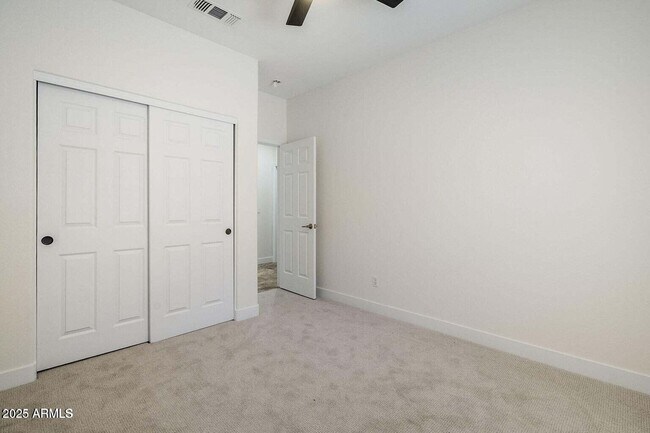 Building Photo - 1001 N Quail Ln