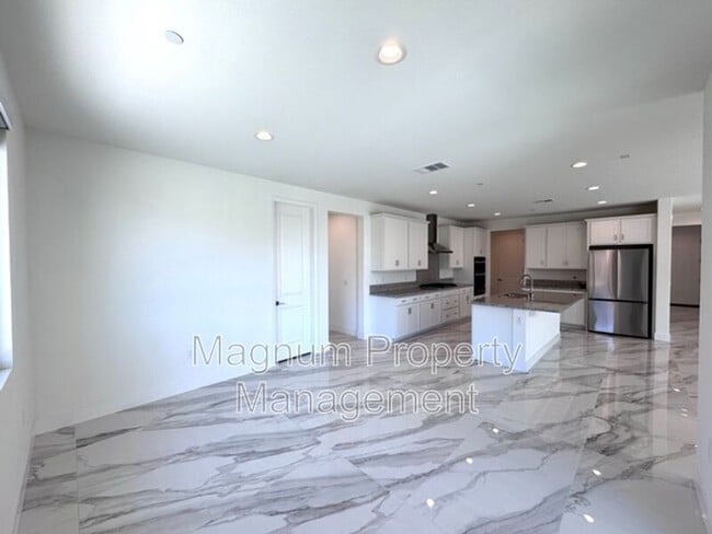 Building Photo - 25061 River Peak Dr