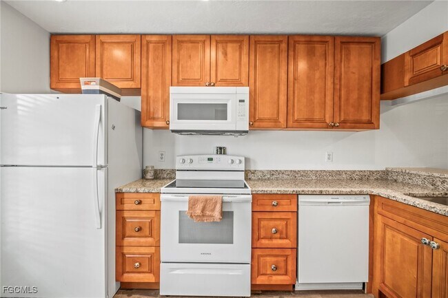 Building Photo - 6156 Lakefront Dr