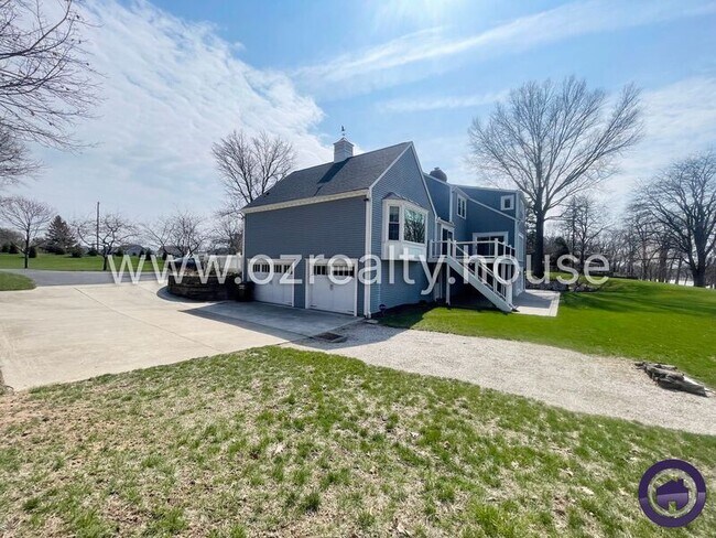 Building Photo - 25101 W River Rd