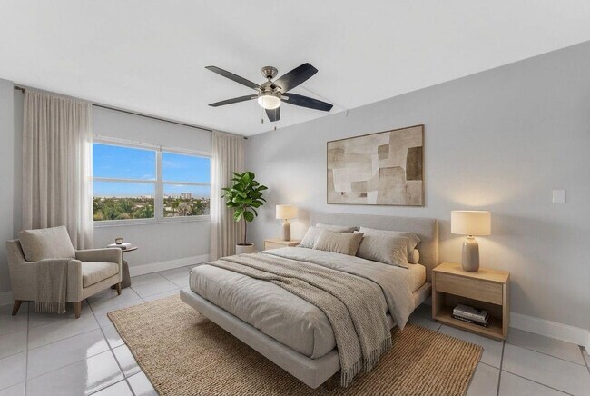 Building Photo - 2555 NE 11th St