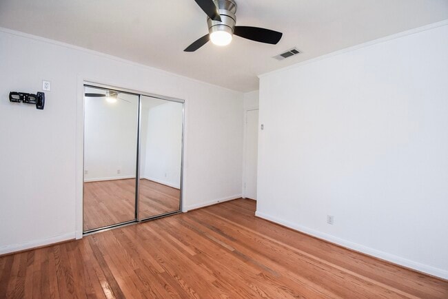 Building Photo - 5666 Overbrook Ln
