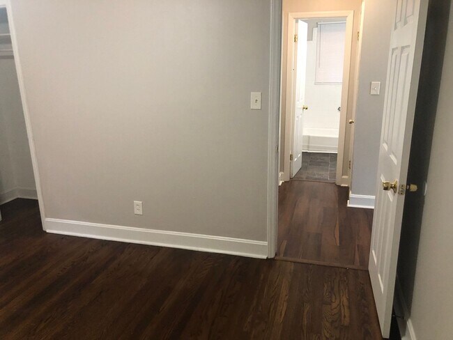 Building Photo - 3024-3026 Amity Garden Duplex