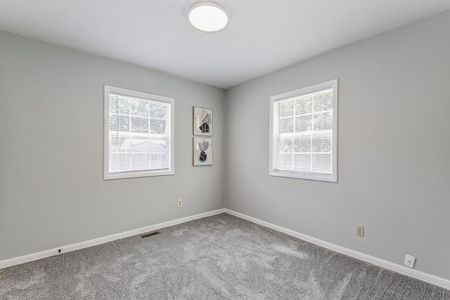 Building Photo - 3 Bedroom home in Haysville