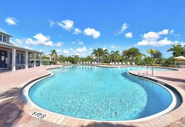 Building Photo - In the Heart of Tradition--3/2.5/2 Townhome!