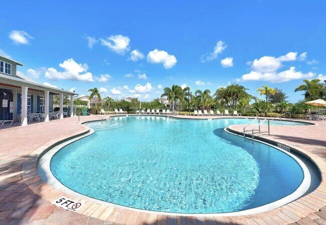 Building Photo - Tradition Townhome with 3 bed/2.5 bath/2 car garage