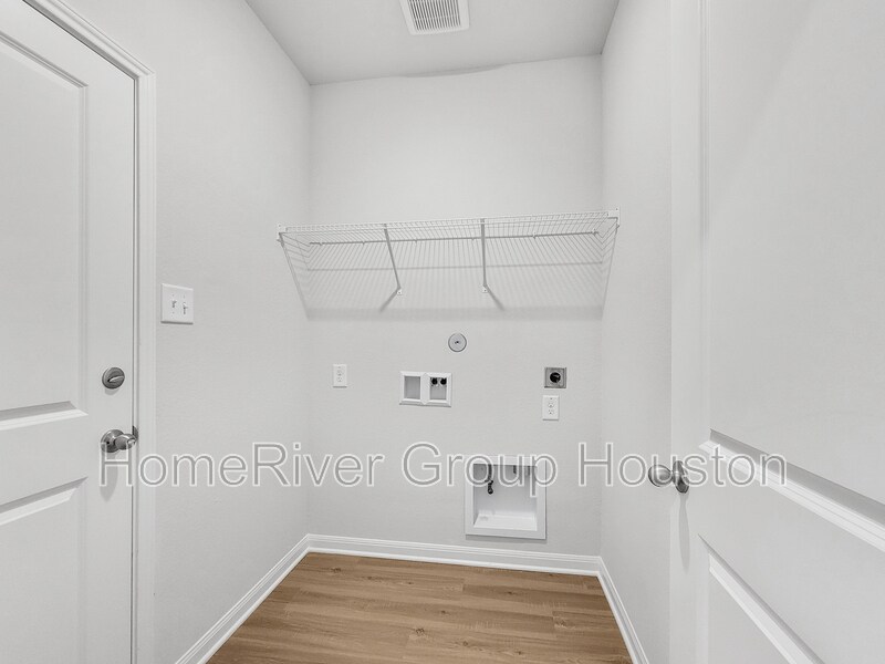 Building Photo - 313 Kim Ln