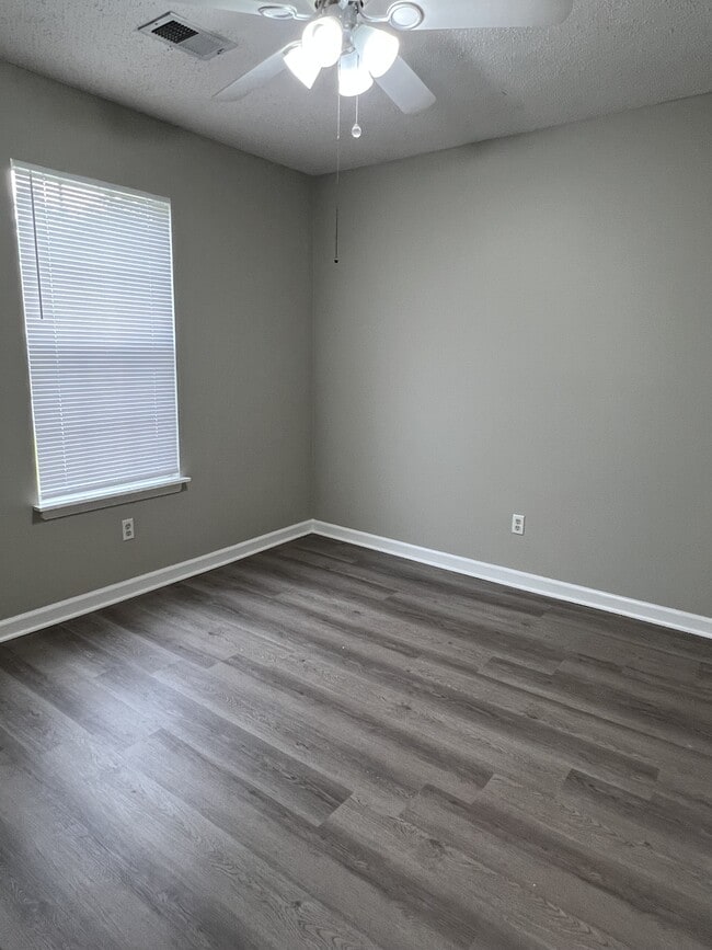 Building Photo - 9593 Daly Dr