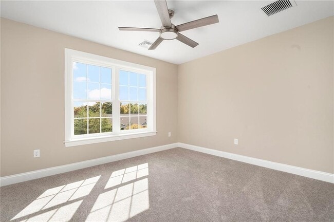 Building Photo - 1401 Hunting Hill Dr