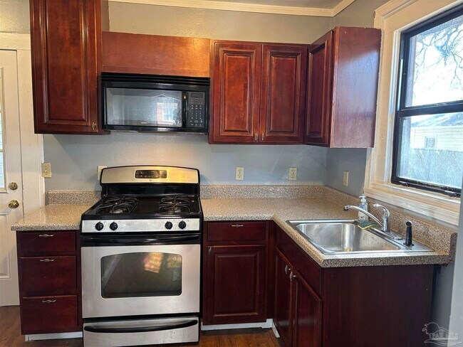 Building Photo - 1717 W Government St