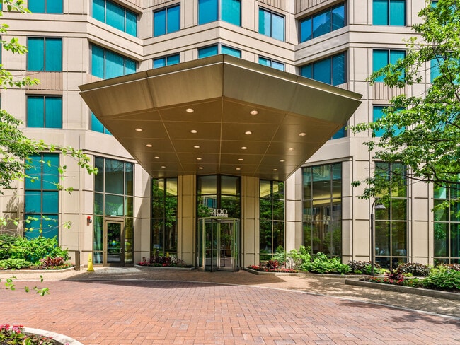 Building Photo - 400 N La Salle Dr