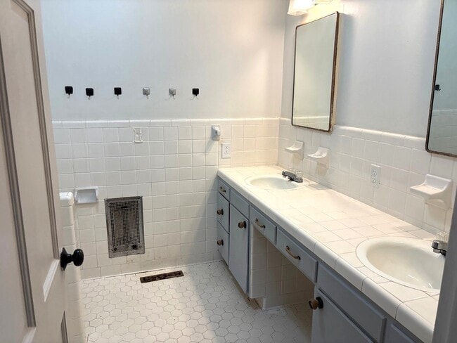 Building Photo - 234 Lackey Ln