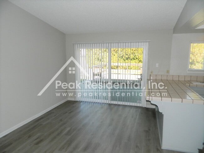 Building Photo - Very Nice 3 bd/2ba Elk Grove Home with 2 C...