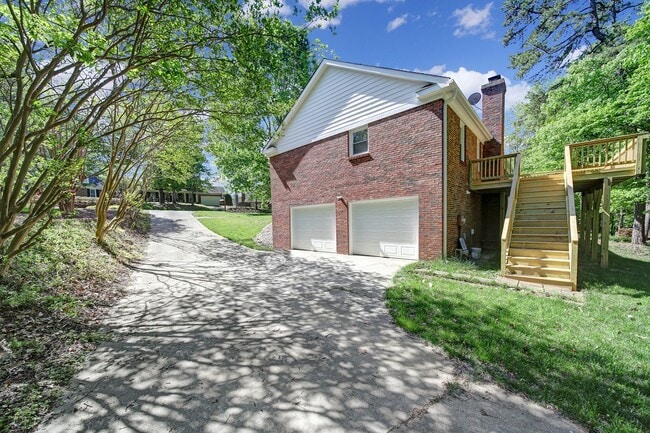 Building Photo - Charming Matthews Home for Rent!