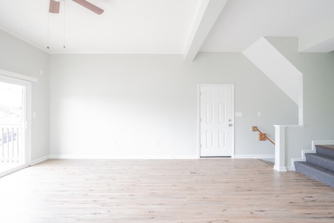 Building Photo - Spacious & Upgraded Luxury Home