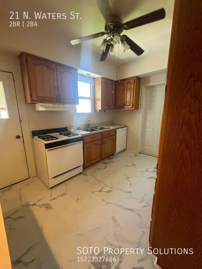 Building Photo - 2BD/2BA House w/ New flooring, Fresh Paint...