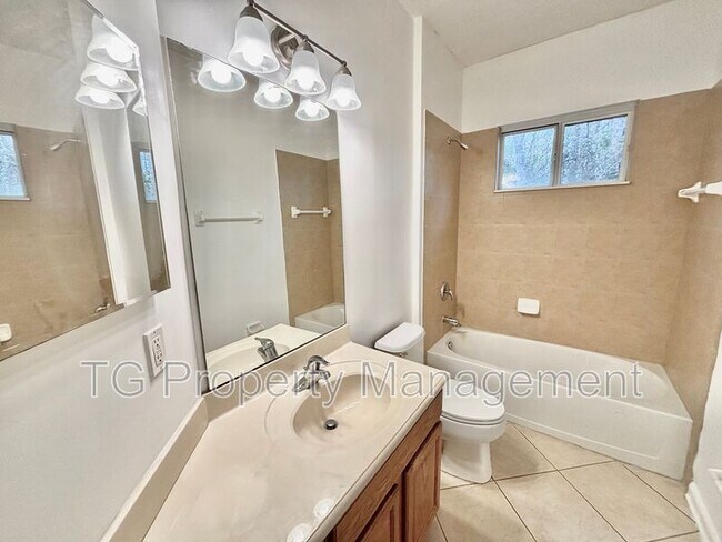 Building Photo - 614 Loire Ct