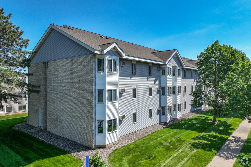 Building Photo - Lynn Court