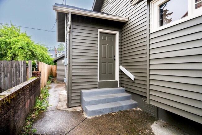 Building Photo - 6389 N Commercial Ave