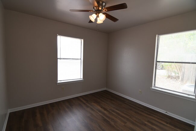 Building Photo - 1133 Lindsey Cir