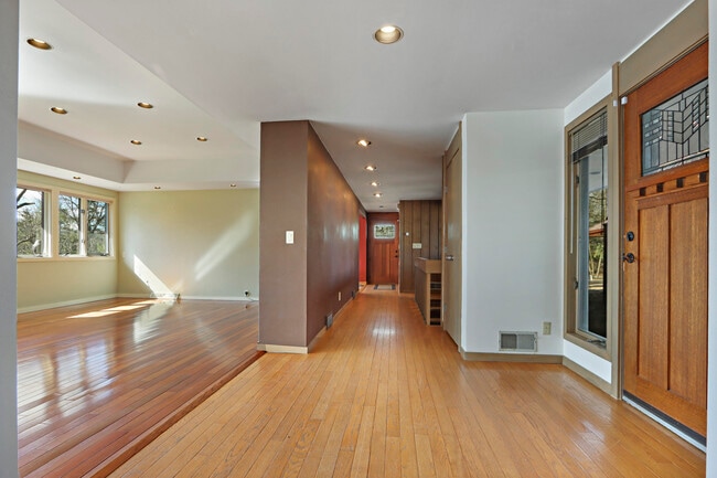 Building Photo - 6147 Taylor Ave