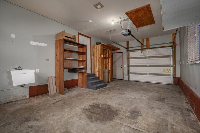 Building Photo - 87 E Hill St