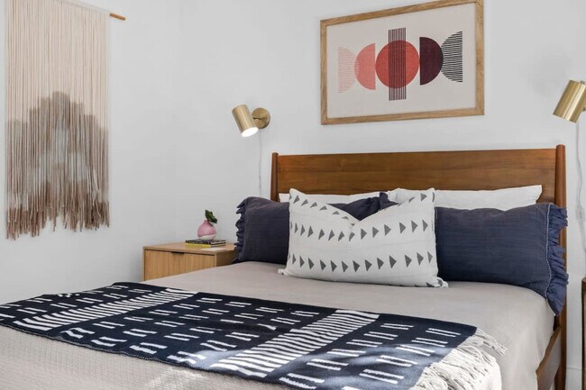 Building Photo - 1204 E 32nd St