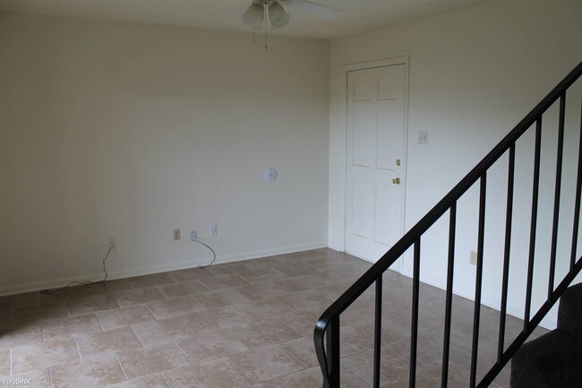 Building Photo - 2 br, 1.5 bath 4plex - 635 Esplanade St Apt 4