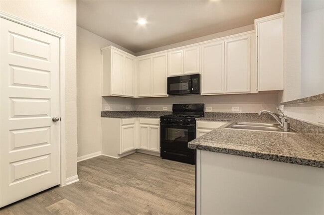 Building Photo - 14717 Pinion Ct