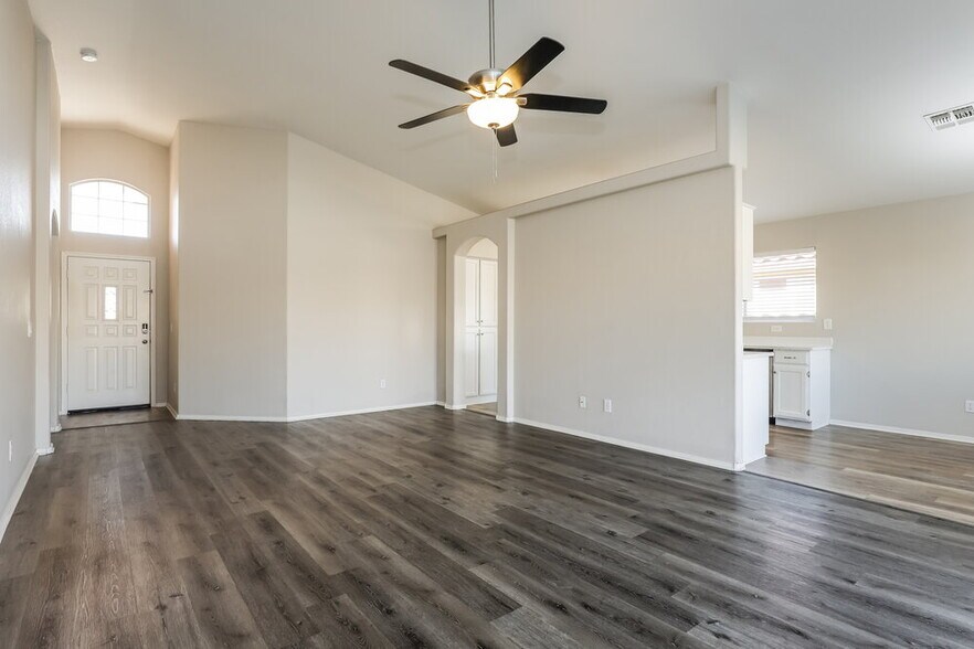 Building Photo - 12218 W Cambridge Ave