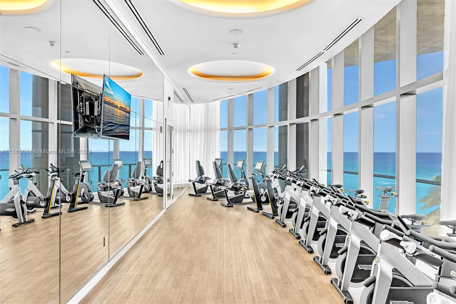 Building Photo - 15701 Collins Ave