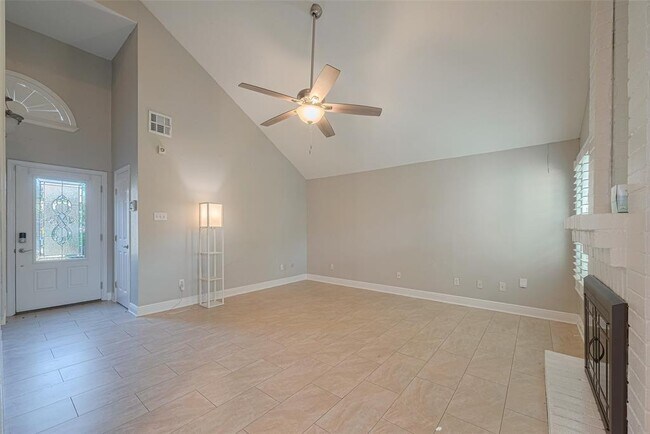 Building Photo - 15803 Locust Grove Dr