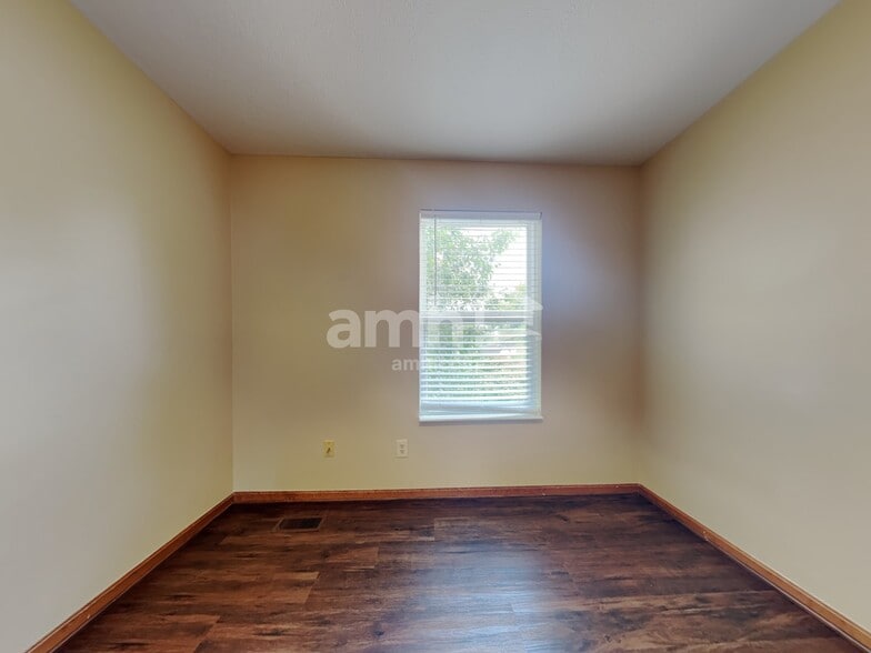 Building Photo - 333 Greenwood Ln