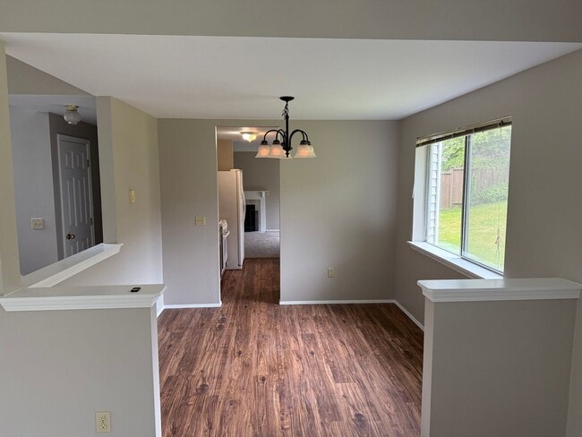 Building Photo - 4 Bedroom 2.5 Bath. Cul-de-Sac Home. New P...