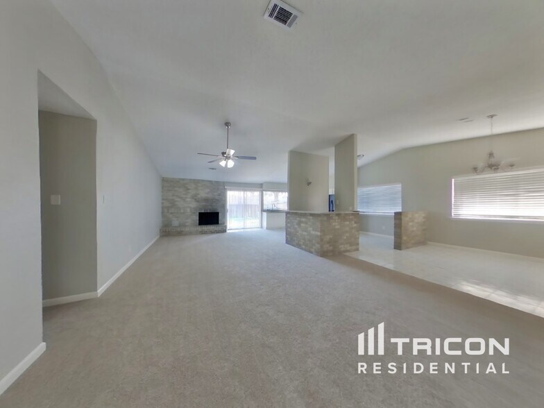 Building Photo - 23426 Canyon Lake Dr