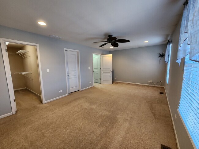 Building Photo - 1137 Reserve Dr