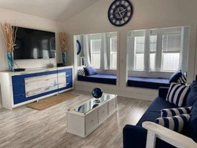Building Photo - Studio Apartment located in the heart of M...