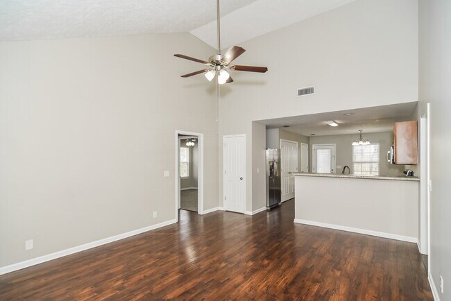 Building Photo - 3048 Roscommon Dr