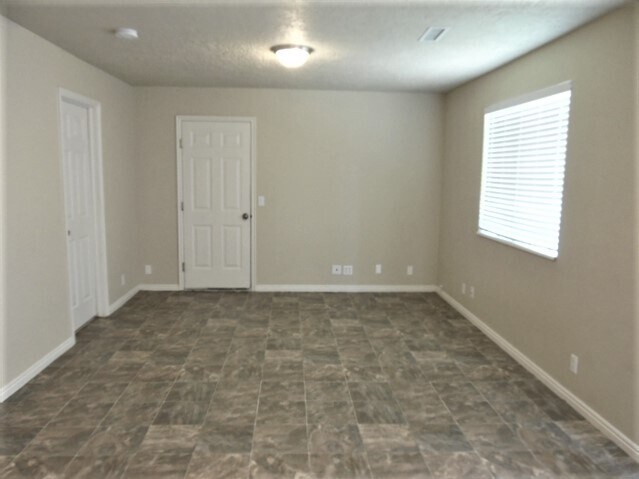 Building Photo - 5404 W Sunfalls Ct