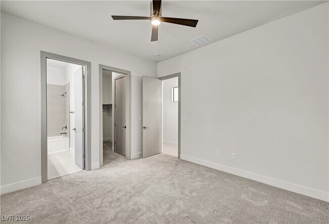 Building Photo - 68 Grey Feather Dr