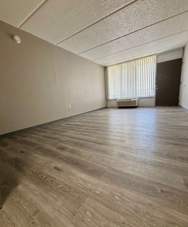 Building Photo - 5020-161 Irlo Bronson - OLAM STUDIO APARTMENTS