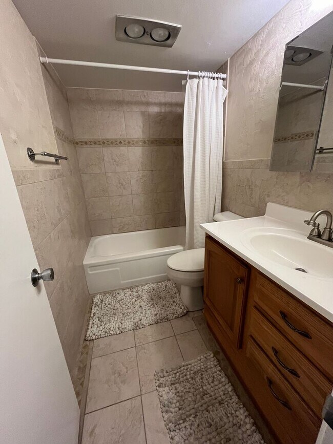 Building Photo - Newly Renovated 1/1 in Poppleton Creek--Partially furnished