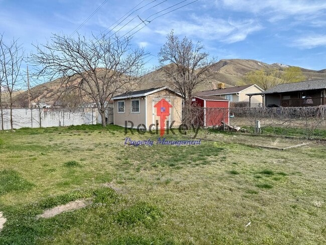 Building Photo - West 880 S Lower Unit Duplex
