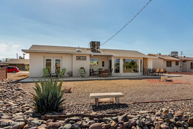 Building Photo - 10824 W Crosby Dr